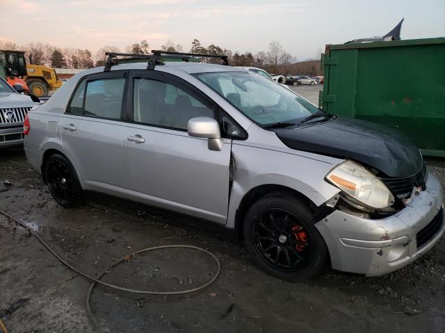 3N1BC11E49L449300 - 2009 NISSAN VERSA S SILVER photo 4