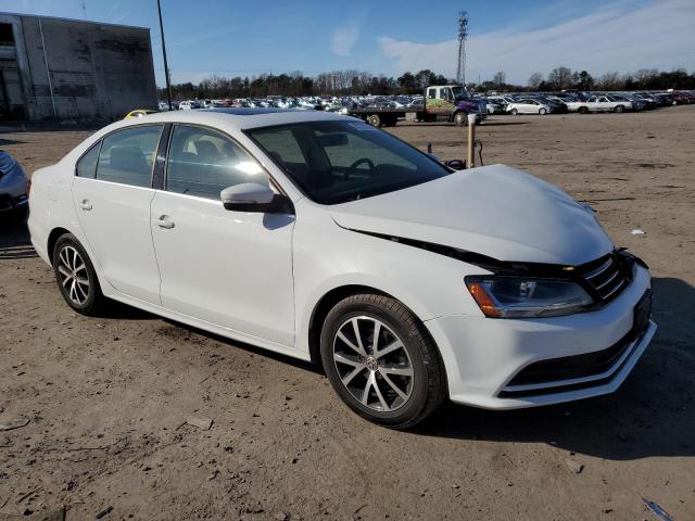 3VWDB7AJ1HM289973 - 2017 VOLKSWAGEN JETTA SE WHITE photo 4