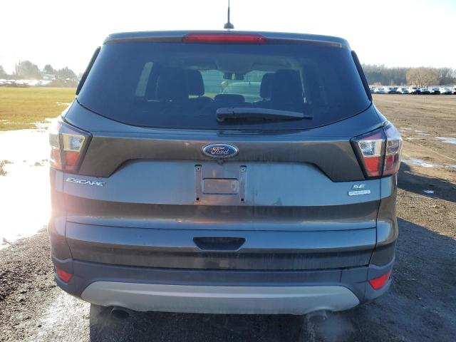 1FMCU0GD6HUA43896 - 2017 FORD ESCAPE SE GRAY photo 6