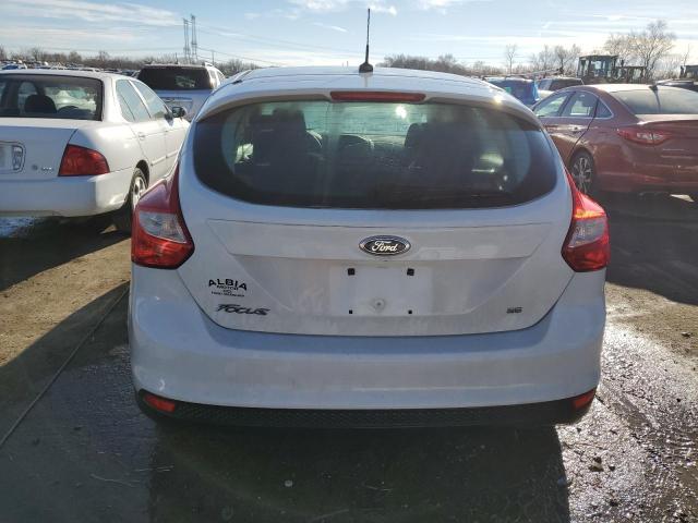 1FAHP3K2XCL167568 - 2012 FORD FOCUS SE WHITE photo 6