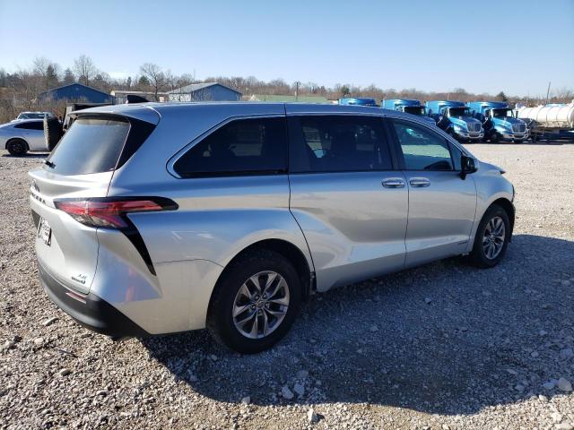 5TDKRKEC7MS042200 - 2021 TOYOTA SIENNA LE SILVER photo 3