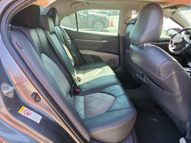 4T1B11HK4JU030545 - 2018 TOYOTA CAMRY L GRAY photo 10