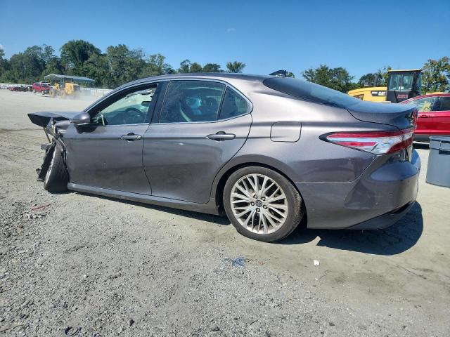 4T1B11HK4JU030545 - 2018 TOYOTA CAMRY L GRAY photo 2