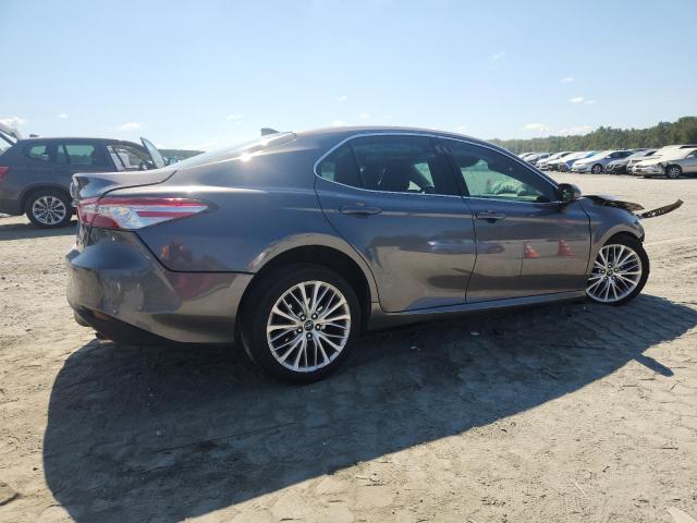 4T1B11HK4JU030545 - 2018 TOYOTA CAMRY L GRAY photo 3