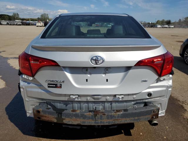 2T1BURHE6JC005907 - 2018 TOYOTA COROLLA L 灰色 照片 6