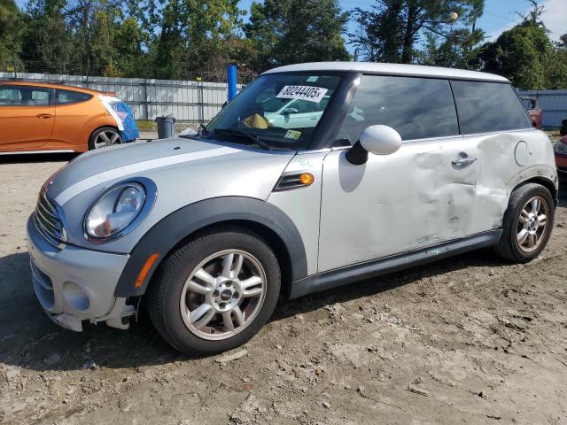 2013 MINI COOPER, 