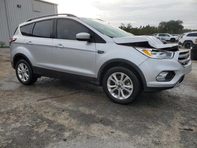 1FMCU9GD5JUB87188 - 2018 FORD ESCAPE SE SILVER photo 4