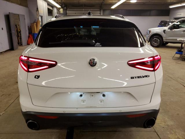 ZASFAKNN5J7B99909 - 2018 ALFA ROMEO STELVIO TI SPORT WHITE photo 6