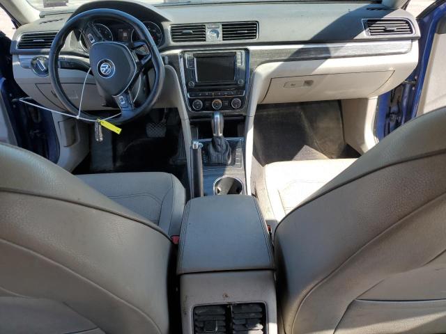 1VWGT7A38HC029812 - 2017 VOLKSWAGEN PASSAT SE BLUE photo 8