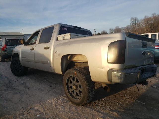 2GCEC13C071720387 - 2007 CHEVROLET SILVERADO C1500 CREW CAB SILVER photo 2