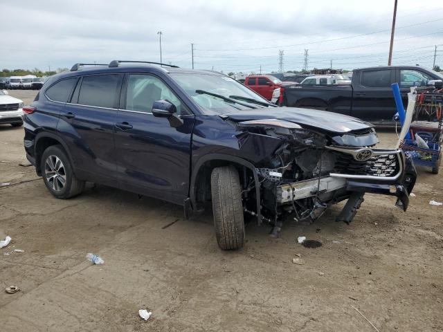 5TDGZRBHXNS564139 - 2022 TOYOTA HIGHLANDER XLE BLUE photo 4