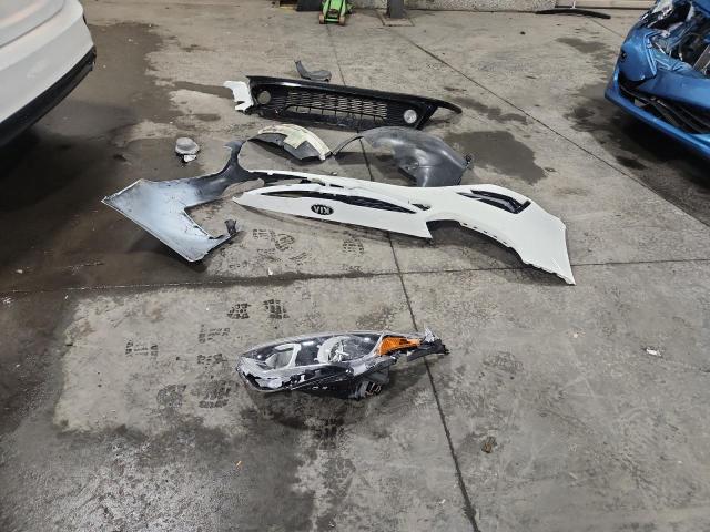 3KPF24AD2KE064547 - 2019 KIA FORTE FE 白色 照片 12