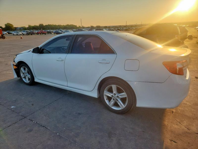 4T1BF1FK0CU557036 - 2012 TOYOTA CAMRY BASE WHITE photo 2