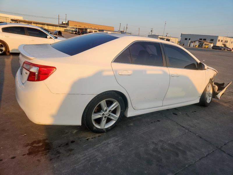 4T1BF1FK0CU557036 - 2012 TOYOTA CAMRY BASE WHITE photo 3