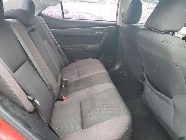 5YFBURHE4JP797975 - 2018 TOYOTA COROLLA L RED photo 10