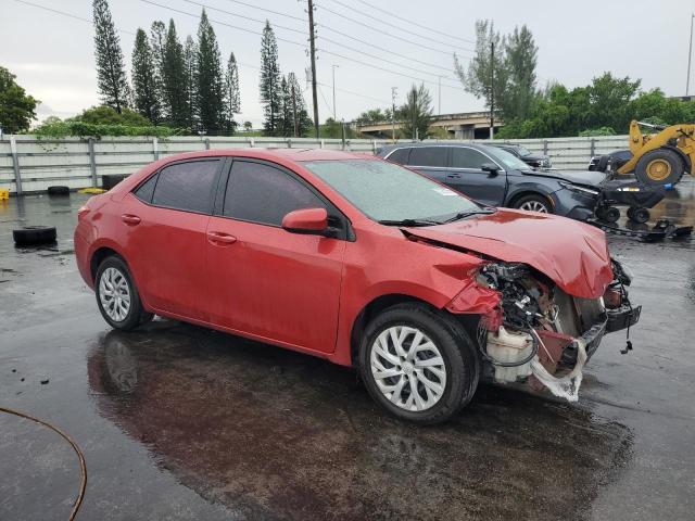 5YFBURHE4JP797975 - 2018 TOYOTA COROLLA L RED photo 4