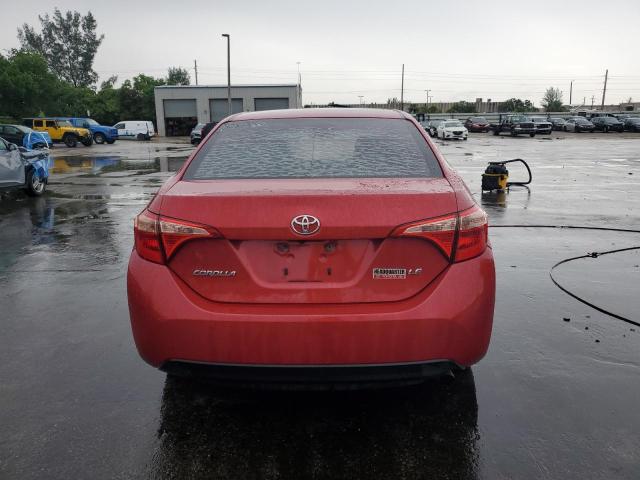 5YFBURHE4JP797975 - 2018 TOYOTA COROLLA L RED photo 6
