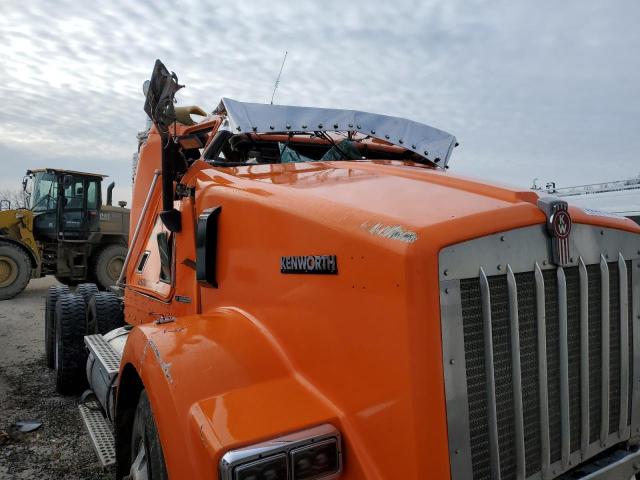 1XKDD09X82J882140 - 2002 KENWORTH CONSTRUCTI T800 ORANGE photo 9