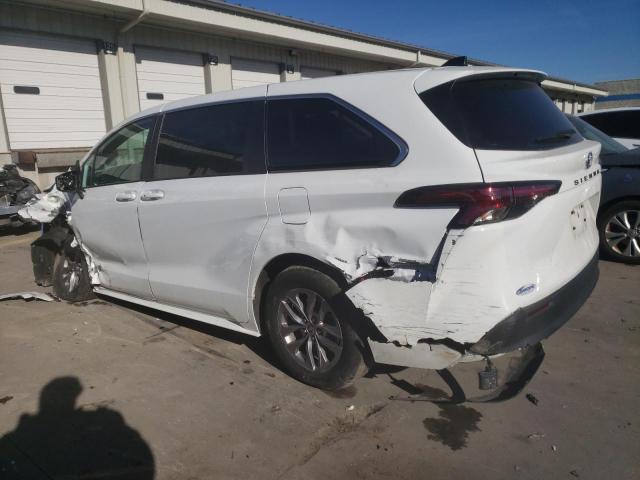 5TDKRKEC0NS107969 - 2022 TOYOTA SIENNA LE WHITE photo 2