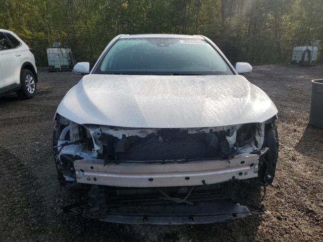 4T1B21HK1MU015261 - 2021 TOYOTA CAMRY XLE WHITE photo 5