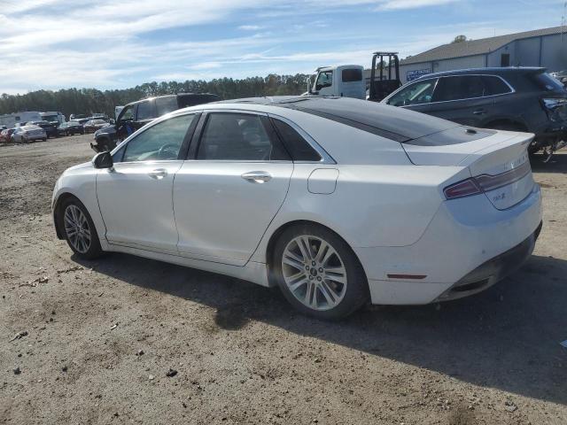3LN6L2GK0GR626903 - 2016 LINCOLN MKZ WHITE photo 2