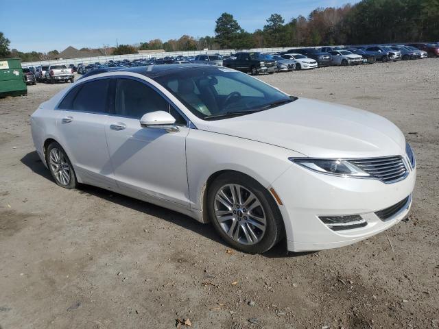 3LN6L2GK0GR626903 - 2016 LINCOLN MKZ WHITE photo 4