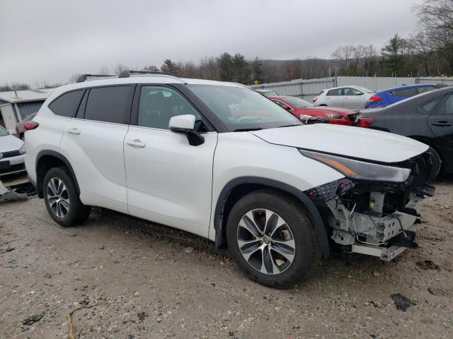5TDGZRBH5NS579860 - 2022 TOYOTA HIGHLANDER XLE WHITE photo 4