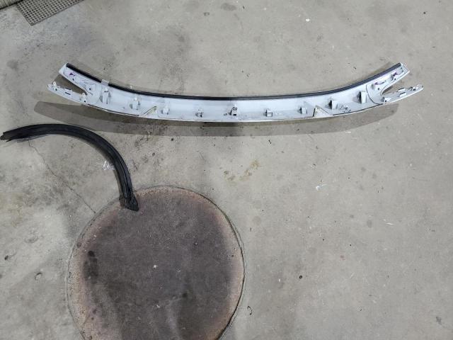 JF2SKADC4MH582108 - 2021 SUBARU FORESTER WHITE photo 12