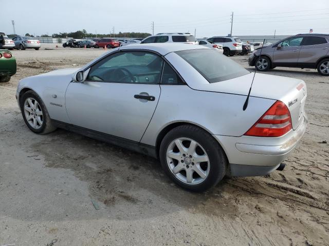 WDBKK47F8YF149364 - 2000 MERCEDES-BENZ SLK 230 KOMPRESSOR SILVER photo 2