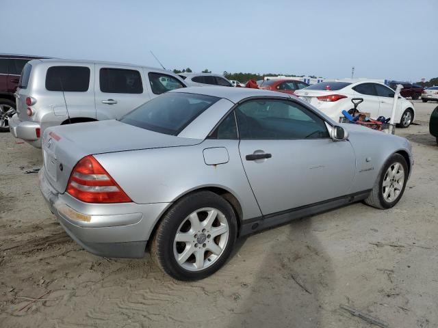 WDBKK47F8YF149364 - 2000 MERCEDES-BENZ SLK 230 KOMPRESSOR SILVER photo 3