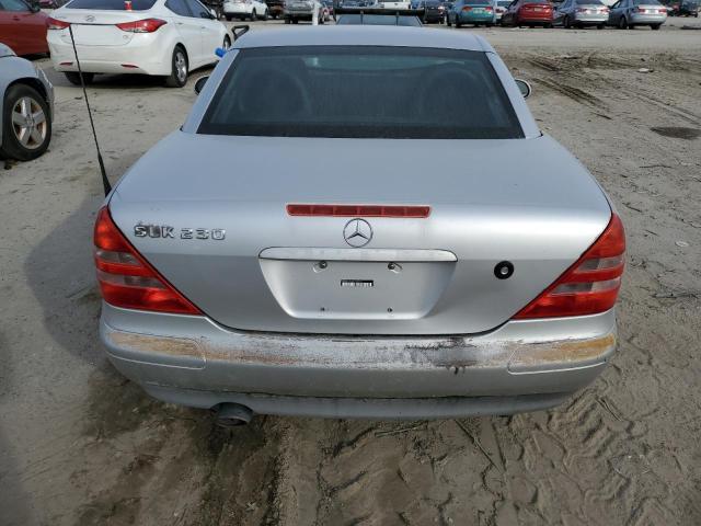 WDBKK47F8YF149364 - 2000 MERCEDES-BENZ SLK 230 KOMPRESSOR SILVER photo 6