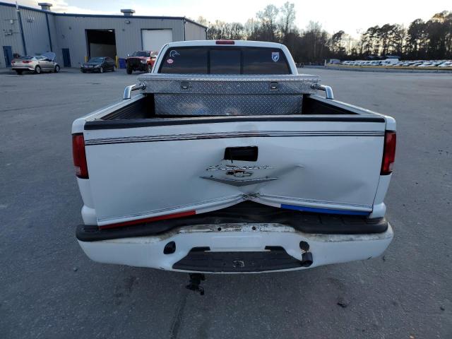 1GCCS19W318153236 - 2001 CHEVROLET S TRUCK S10 WHITE photo 6