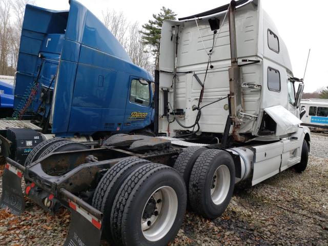 4V4NC9TG77N440471 - 2007 VOLVO VN VNL WHITE photo 4