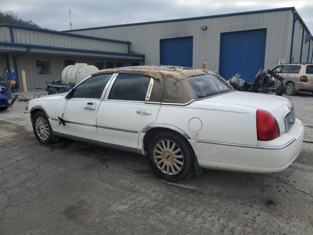 1LNHM81W14Y619797 - 2004 LINCOLN TOWN CAR EXECUTIVE WHITE photo 2