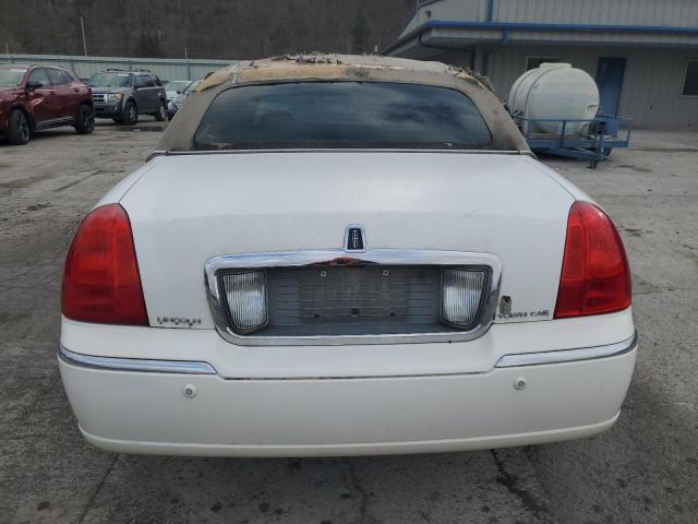 1LNHM81W14Y619797 - 2004 LINCOLN TOWN CAR EXECUTIVE WHITE photo 6