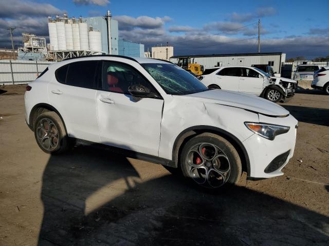 ZASPAKBN7K7C50837 - 2019 ALFA ROMEO STELVIO TI Սպիտակ լուսանկար 4