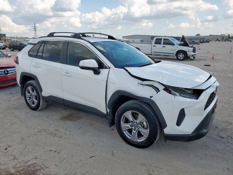 2T3W1RFVXSC309697 - 2025 TOYOTA RAV4 XLE WHITE photo 4