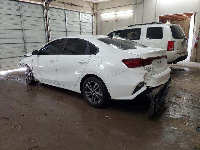 3KPF24AD5NE462632 - 2022 KIA FORTE FE WHITE photo 2