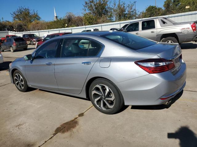 1HGCR3F09HA019584 - 2017 HONDA ACCORD EXL SILVER photo 2