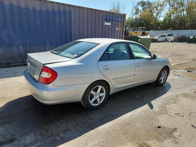 4T1BE32K13U163923 - 2003 TOYOTA CAMRY LE 银色 照片 3