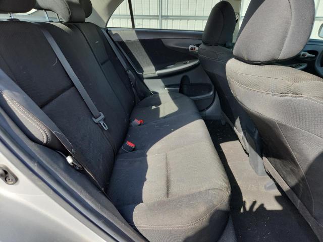 5YFBU4EE2DP106714 - 2013 TOYOTA COROLLA BASE Srebrny zdjęcie 10