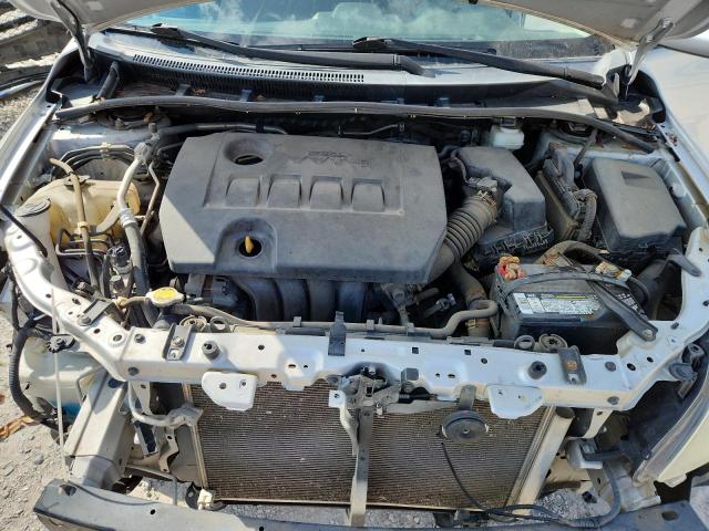 5YFBU4EE2DP106714 - 2013 TOYOTA COROLLA BASE Srebrny zdjęcie 11