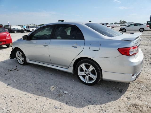 5YFBU4EE2DP106714 - 2013 TOYOTA COROLLA BASE Srebrny zdjęcie 2