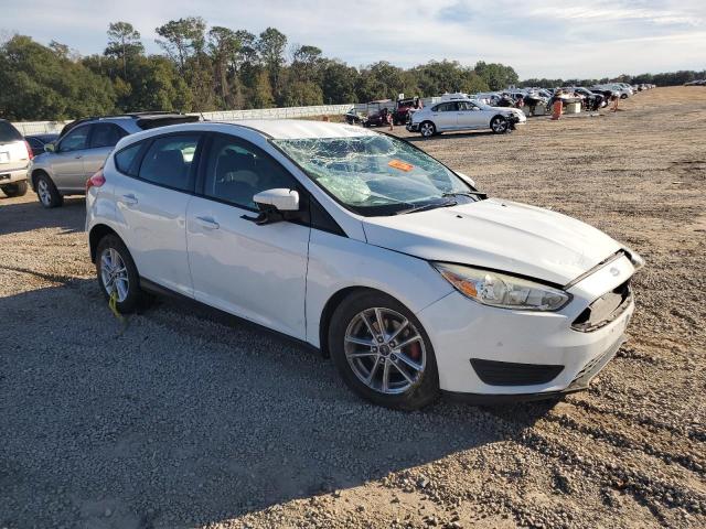 1FADP3K25FL315791 - 2015 FORD FOCUS SE WHITE photo 4