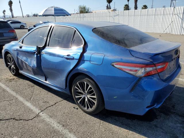 4T1B11HK5JU113899 - 2018 TOYOTA CAMRY L BLUE photo 2