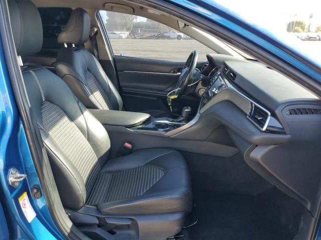 4T1B11HK5JU113899 - 2018 TOYOTA CAMRY L BLUE photo 7