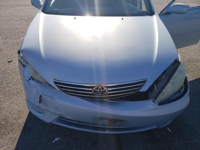 4T1BE32K75U637313 - 2005 TOYOTA CAMRY LE SILVER photo 11