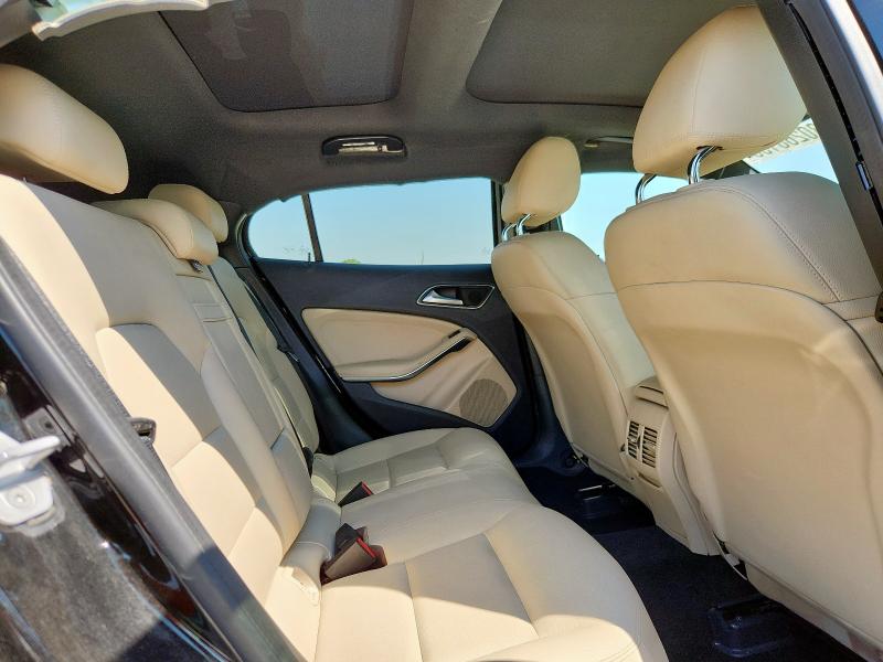 WDCTG4EB9HJ355677 - 2017 MERCEDES-BENZ GLA 250 შავი ფოტო 11