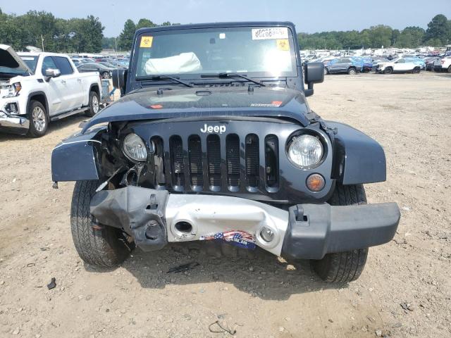 1C4BJWEG8CL145966 - 2012 JEEP WRANGLER SAHARA Սև լուսանկար 5