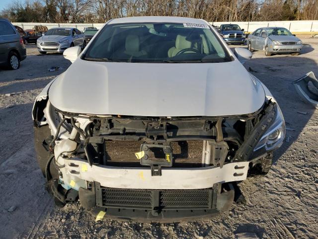 1G4ZP5SS0HU136966 - 2017 BUICK LACROSSE ESSENCE WHITE photo 5